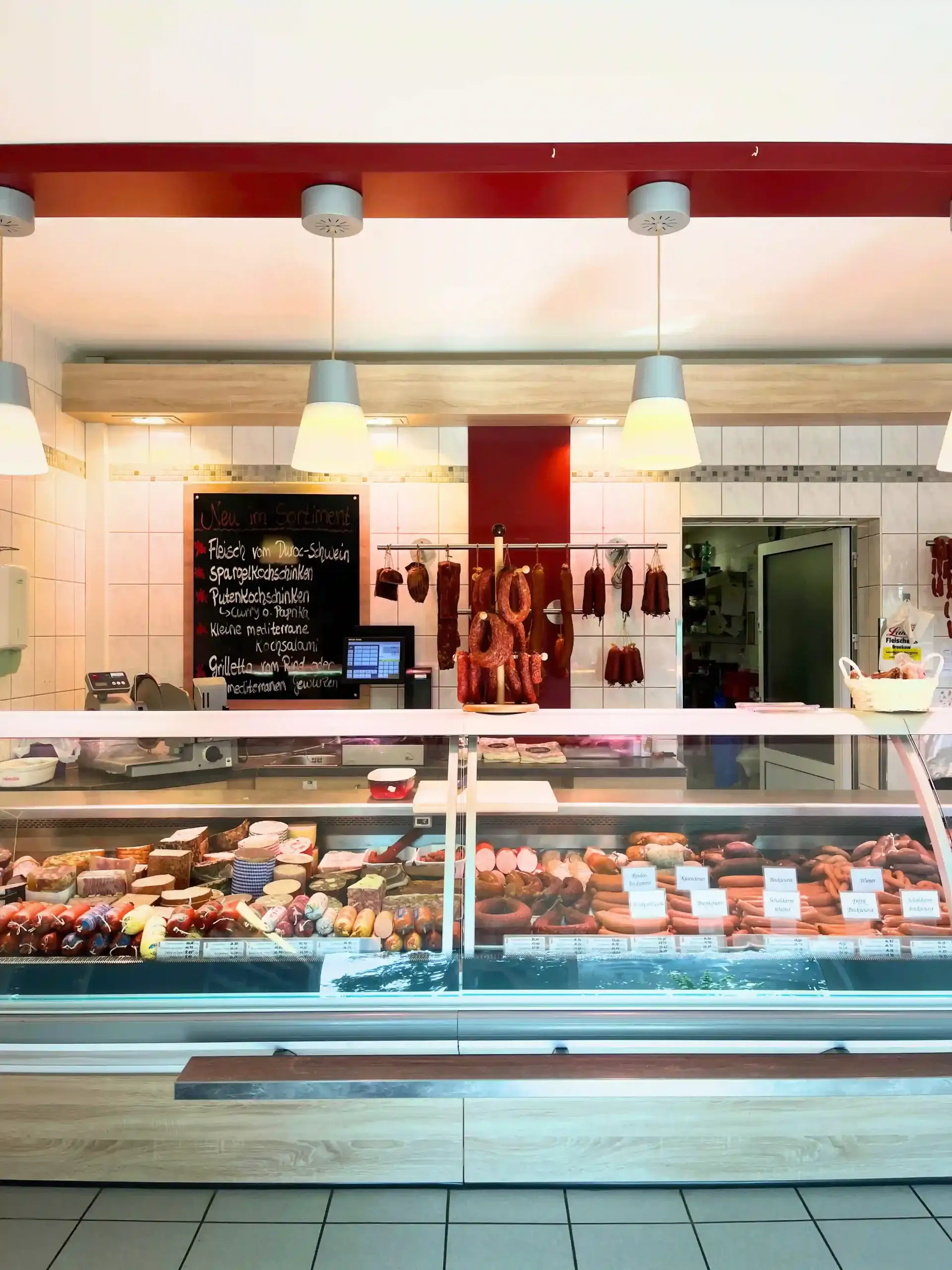 Fleischerei-Bronkow-Wursttheke